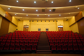 小学校里的大礼堂图片