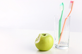 青苹果和牙刷