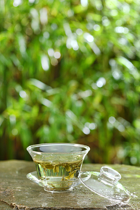 玻璃茶杯照片