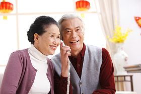 老年夫妇新年打电话图片