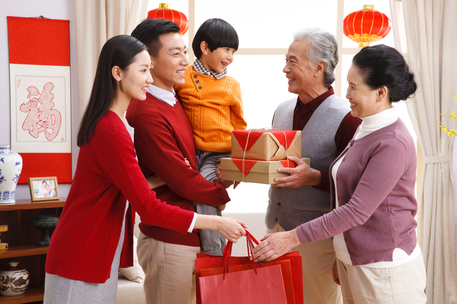 快乐家庭过新年照片