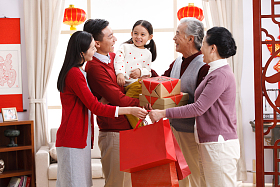 快乐家庭过新年照片