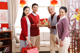 快乐家庭过新年照片