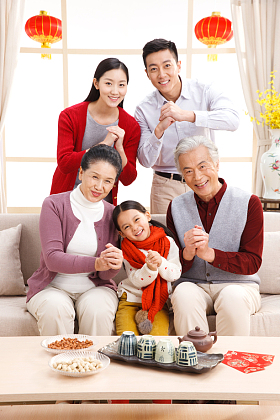 快乐家庭过新年照片