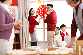 快乐家庭过新年照片