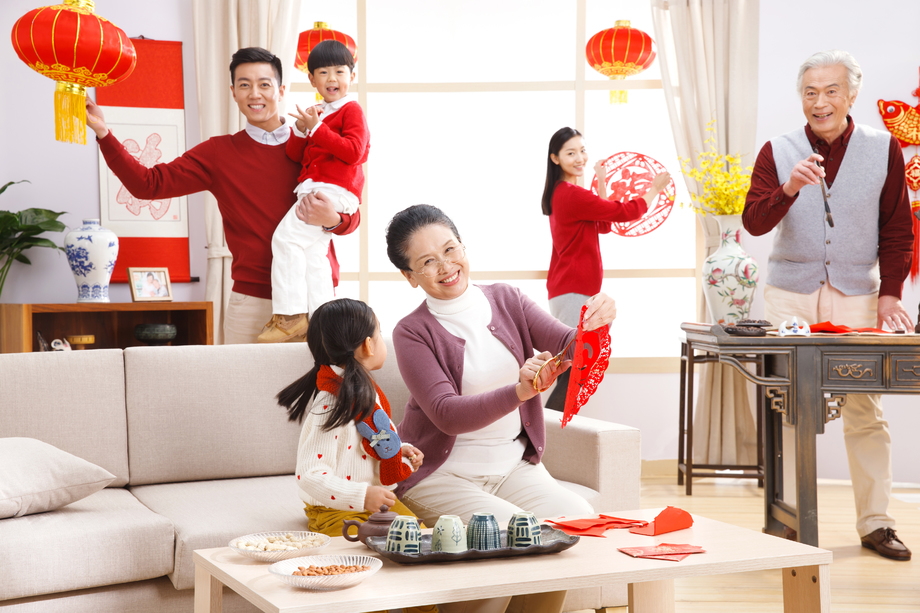 快乐家庭过新年照片