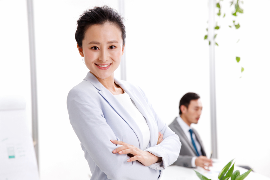 成功的商务人士在办公室 成功的商务人士在办公室