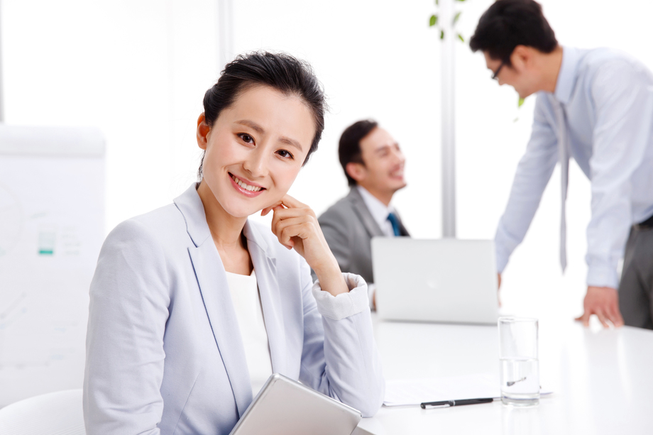 商务人士在会议室工作 商务人士在会议室工作