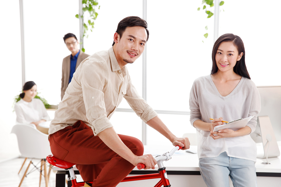 商务男女在办公室里照片 商务男女在办公室里照片