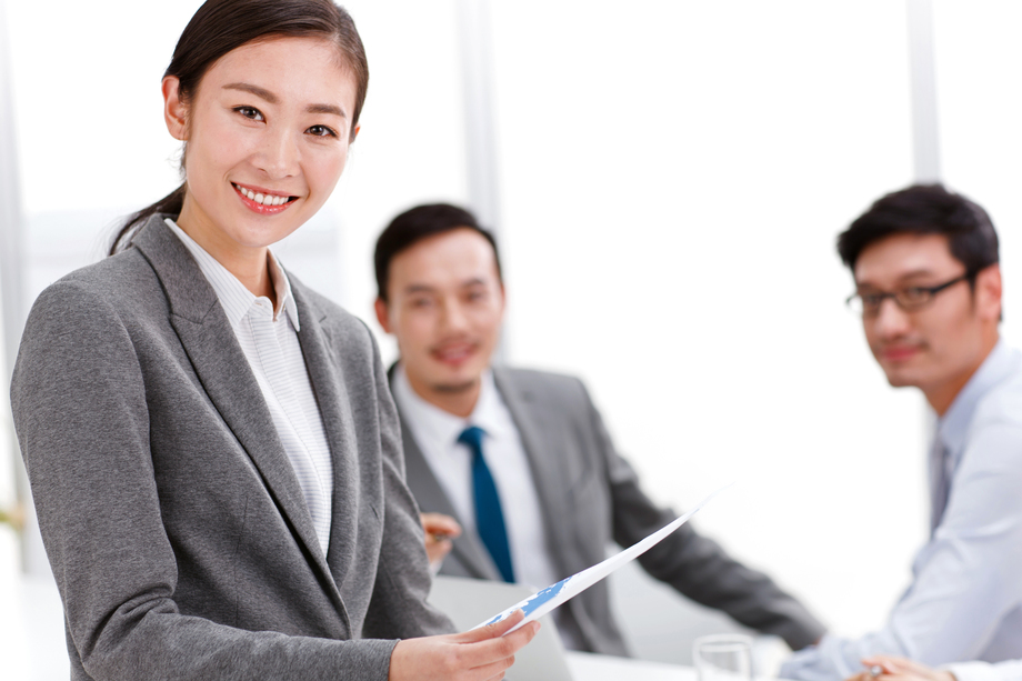 商务男女在办公室工作 商务男女在办公室工作