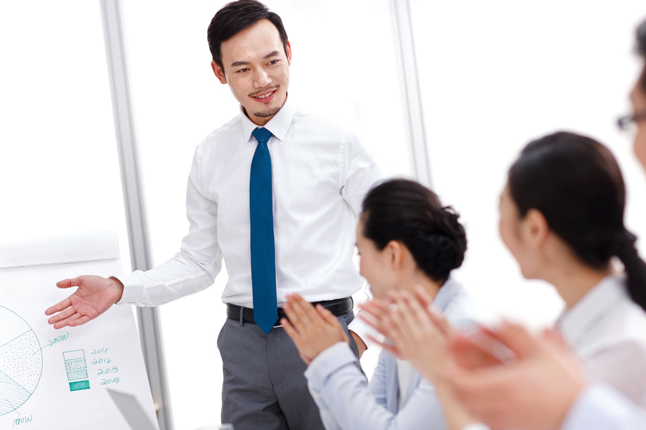 商务团队在会议室开会图片 商务团队在会议室开会图片