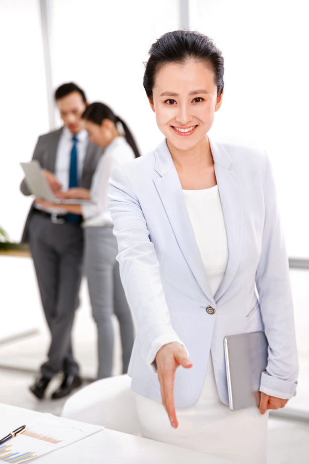 商务男女在办公室工作 商务男女在办公室工作