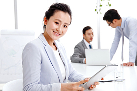 商务人士在会议室照片