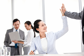 商务男女在工作照片