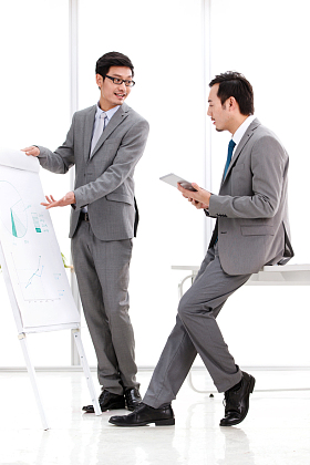 商务中年男人在工作