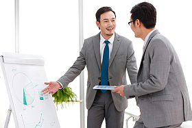 商务中年男人在工作