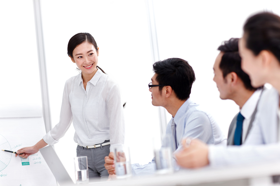 商务团队在会议室开会图片 商务团队在会议室开会图片