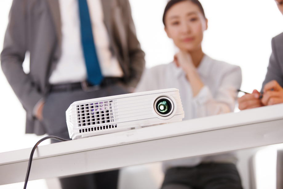 会议室里的投影设备 会议室里的投影设备