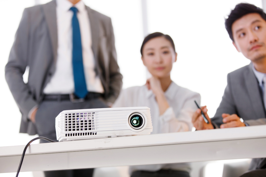 会议室里的投影设备 会议室里的投影设备