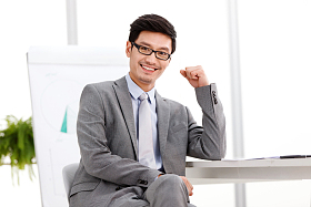 成功的商务中年男人照片