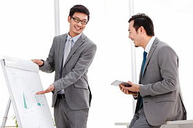 商务中年男人在工作