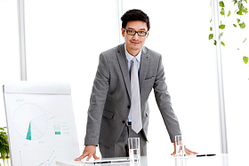 成功的商务中年男人图片