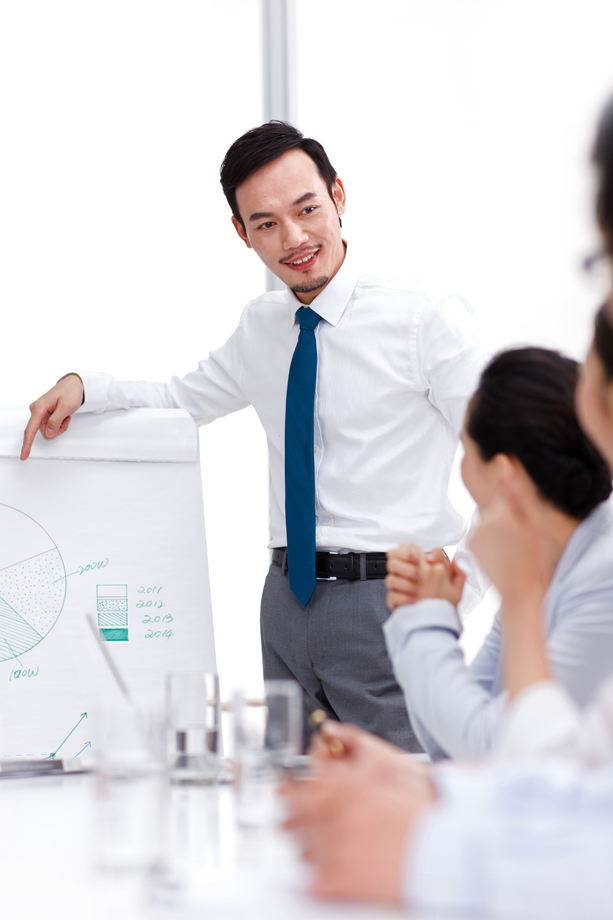 商务人士在会议室开 商务人士在会议室开