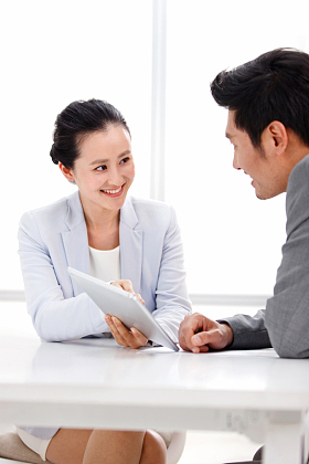 商务男人和女人在工作照片