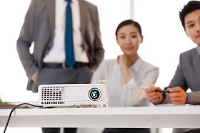 会议室里的投影设备