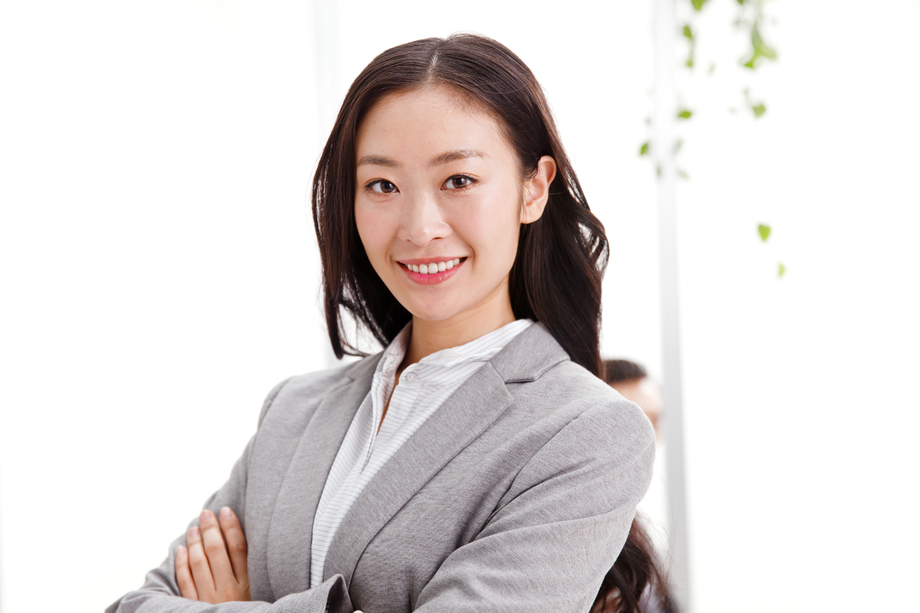 自信的商务青年女人