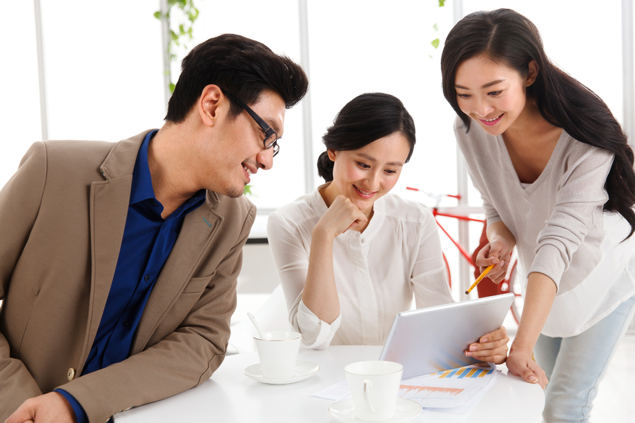 东方商务男女在工作图片 东方商务男女在工作图片