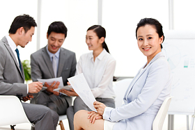 东方商务团队在工作图片