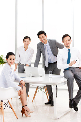 东方商务团队在工作图片