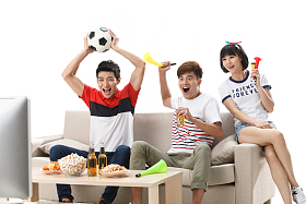 年轻球迷看比赛欢呼呐喊图片