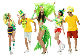 青年球迷欢歌热舞