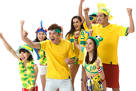 青年球迷看比赛欢呼图片