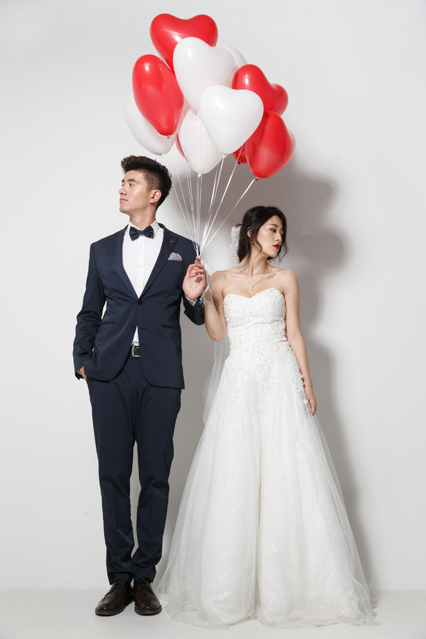 生气的婚纱情侣 生气的婚纱情侣
