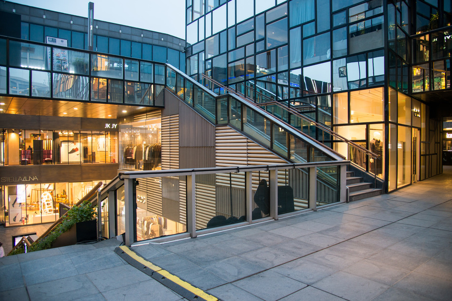 北京商业街夜景照片