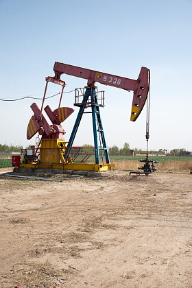 河北省任丘石油钻井