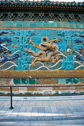 北海公园九龙壁图片