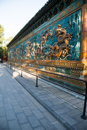 北海公园九龙壁图片