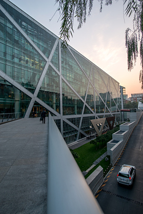 北京侨福芳草地大厦图片
