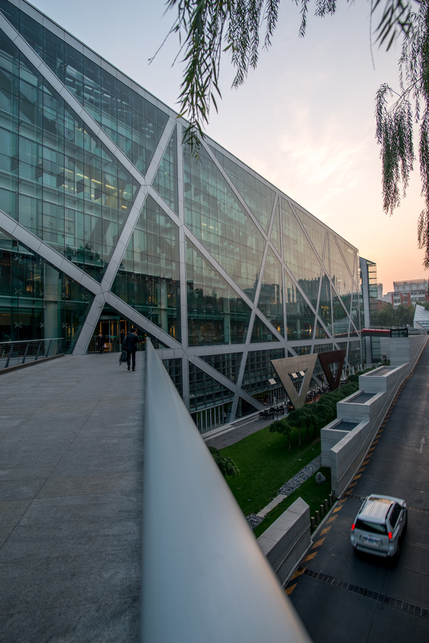 北京侨福芳草地大厦图片