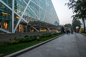 北京侨福芳草地大厦图片