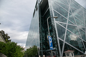 北京侨福芳草地大厦图片