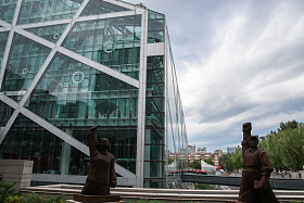 北京侨福芳草地大厦图片