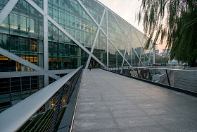 北京侨福芳草地大厦