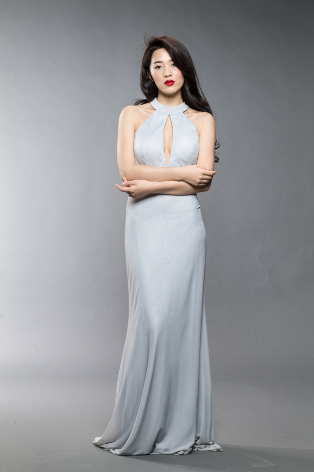 穿着晚礼服的美女照片