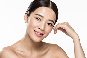 青年女人妆面肖像照片