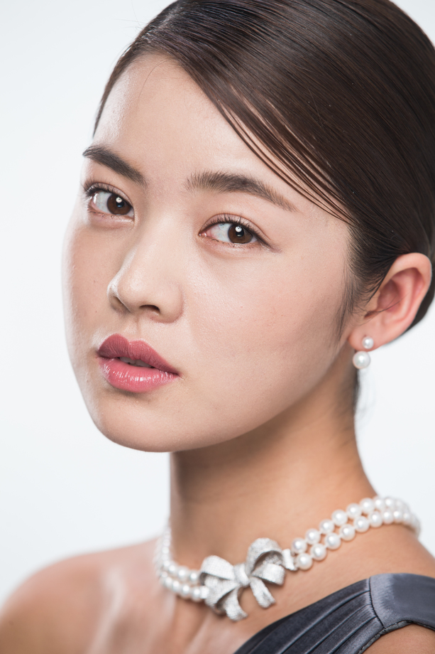 漂亮的青年女人的肖像 漂亮的青年女人的肖像